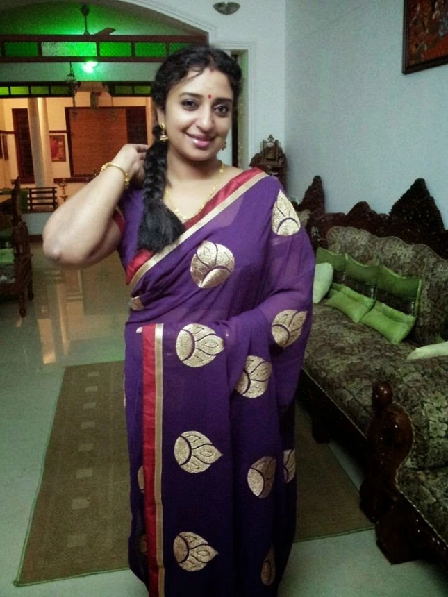 mallu aunty poses hot photos
