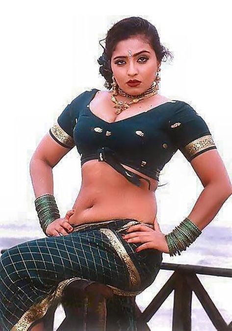 tamil actress poses hot pics
