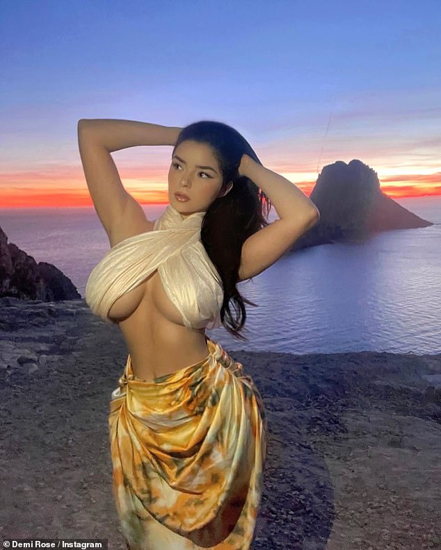 demi rose looks sexy
