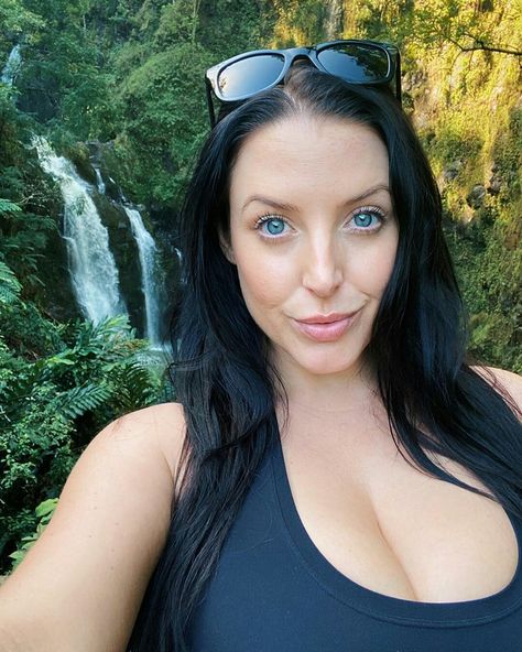 angela white looks hot
