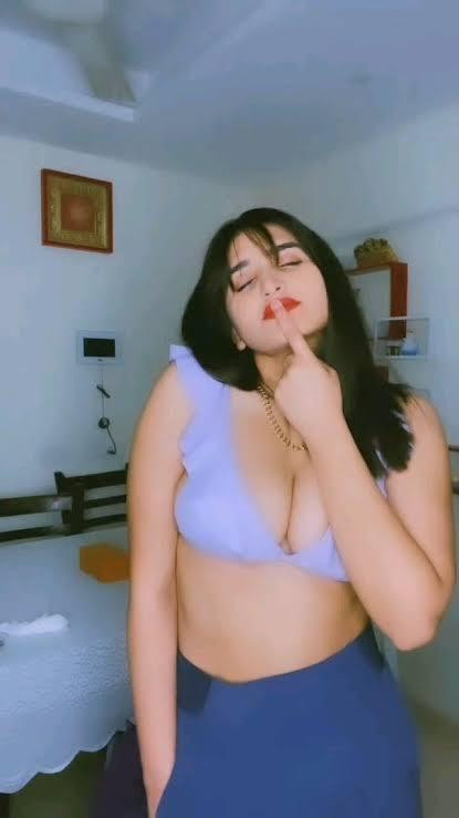 rachel sharma poses nudes
