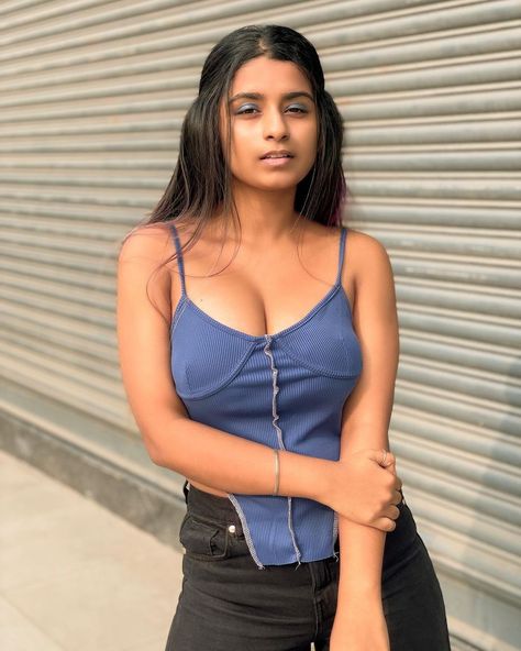 suhana khan poses pussy
