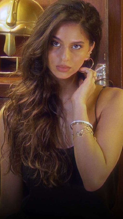 suhana khan looks nude
