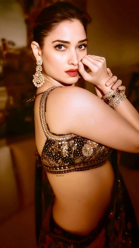 tamanna bhatia poses nude pics