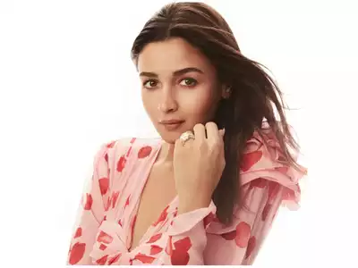 alia bhatt poses sex scenes
