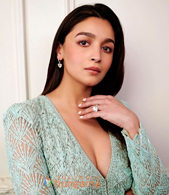 alia bhatt poses sex
