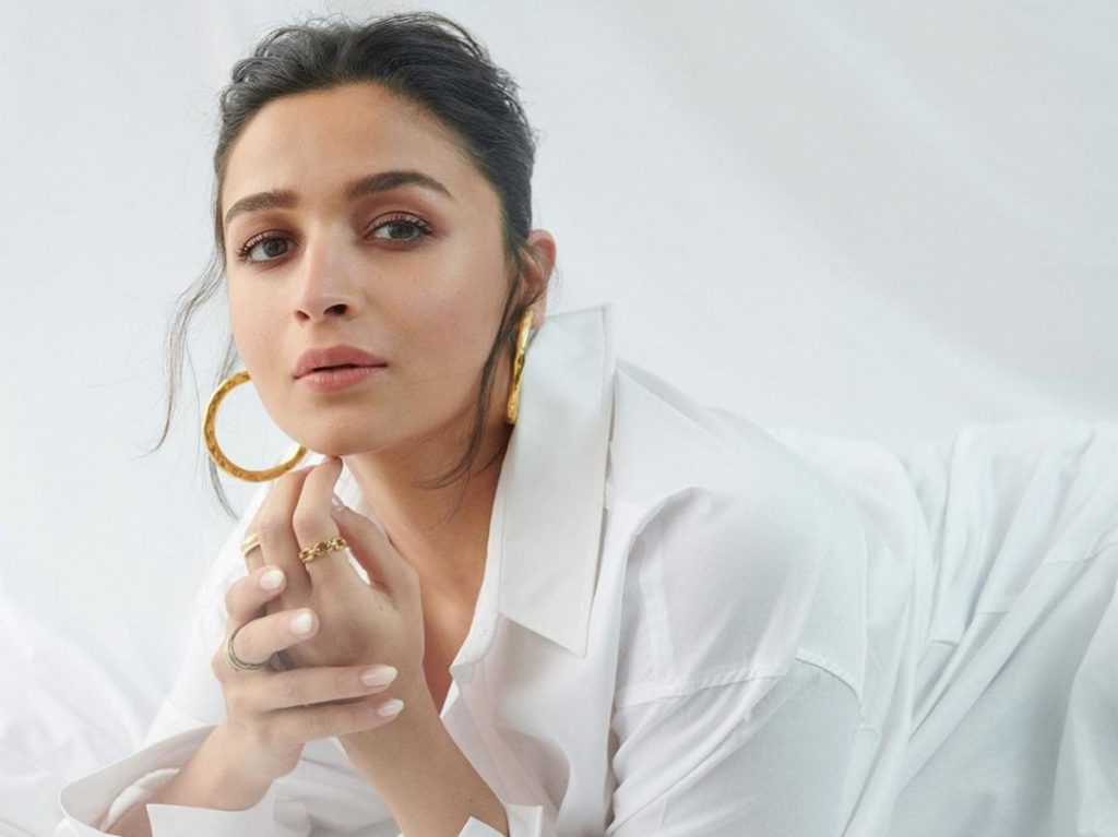 alia bhatt looks hot pics
