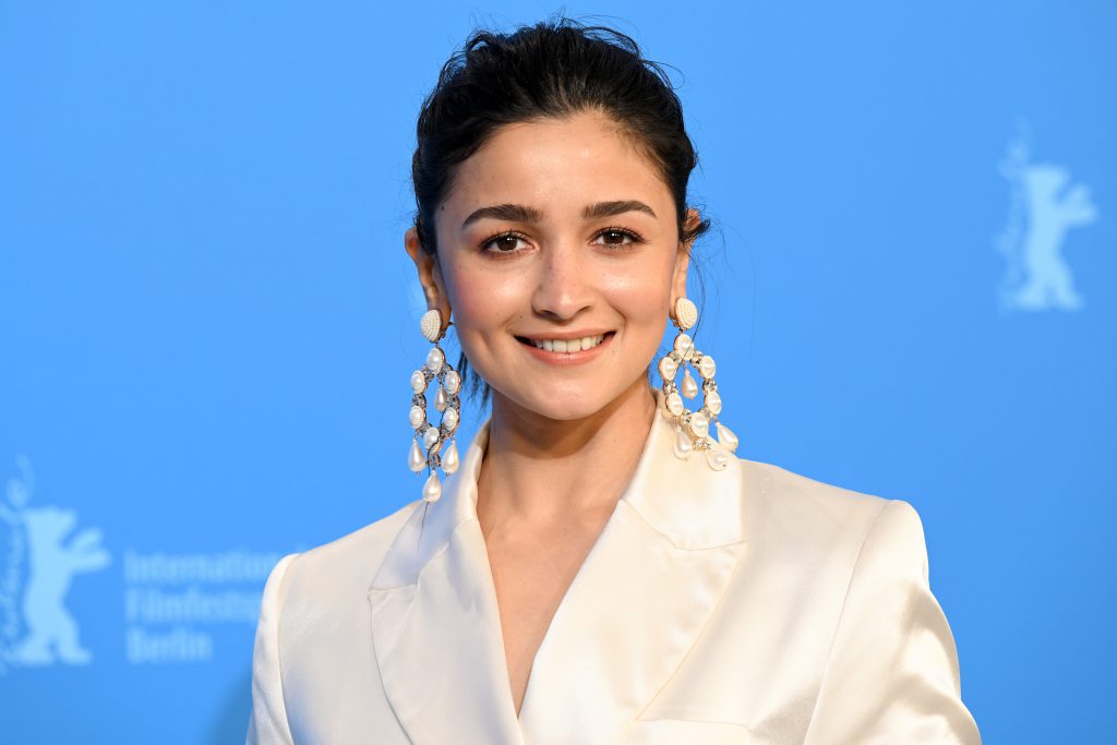 alia bhatt smiles hot photos
