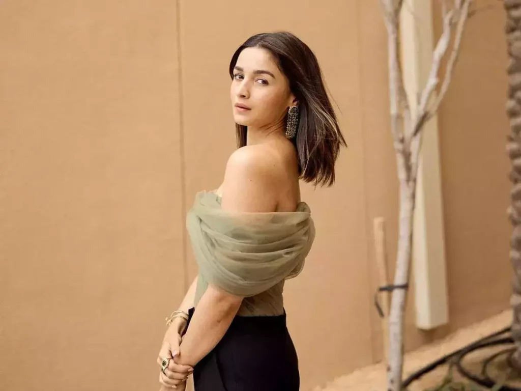 alia bhatt smiles nudes
