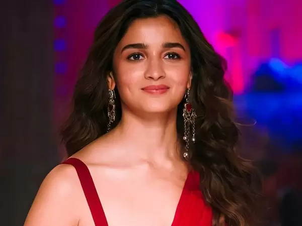 alia bhatt smiles sexy
