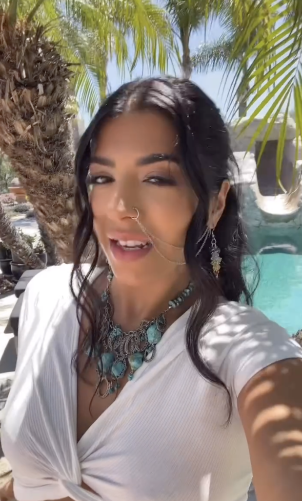 jasmine sherni looks boobs
